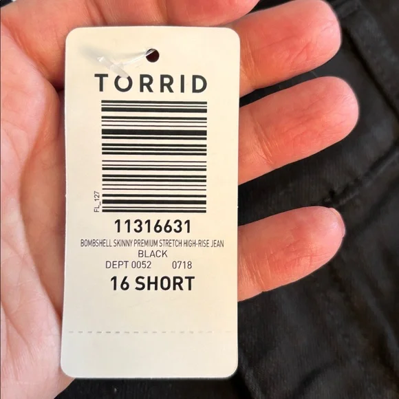 Size 16S 16 short Torrid Bombshell skinny jeans black NWT - Picture 8 of 8